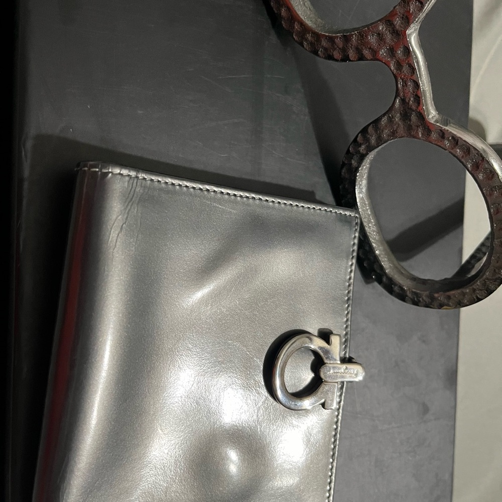 Salvatore Ferragamo Wallet Purse Ganchini. Gun metal color. - Picture 4 of 9